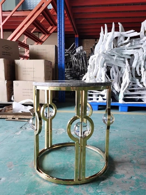 Altın Kaplama Paslanmaz Çelik Mermer Yan Sehpa Işığı Lüks Metal Kristal Top Yuvarlak Köşe Sehpa