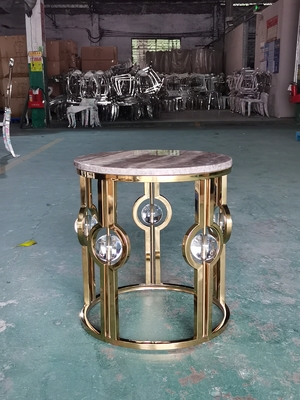 Altın Kaplama Paslanmaz Çelik Mermer Yan Sehpa Işığı Lüks Metal Kristal Top Yuvarlak Köşe Sehpa