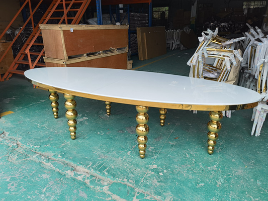 Oval MDF Nikah Masaları Banket Tarzı Nikah Masaları Ss Altın Top Ayaklar