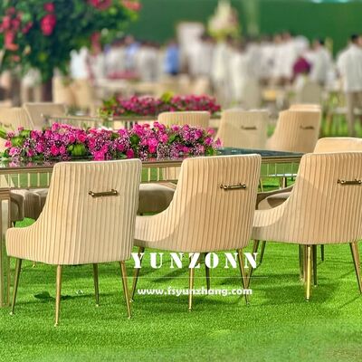 İyi fiyat Kiralık Lüks Altın Yaka Sırt Çamaşırı Otel Restoran Kadife Düğün Yemek Sandalyesi çevrimiçi