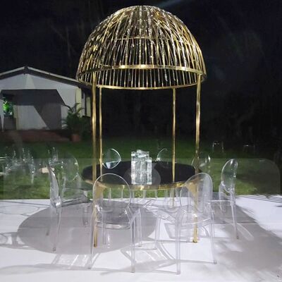 İyi fiyat Elegant Yuvarlak Hayalet Pasta Masası Kristallerle Lüks Banket Yemek Mobilyaları Oteller İçin çevrimiçi