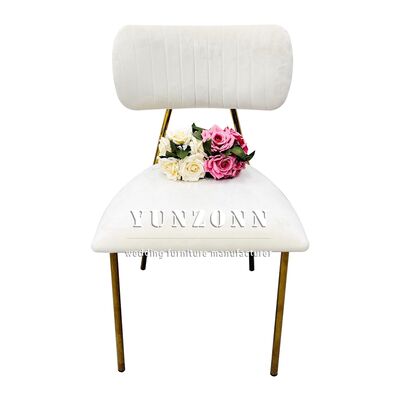 İyi fiyat Altın Metal Ayaklı Lüks Yemek Sandalyesi, Oteller, Kahve Dükkanları, Düğünler ve Dış Mekan Kullanımı İçin Kadife Kumaşla Döşenmiş Yumuşak Sırt çevrimiçi