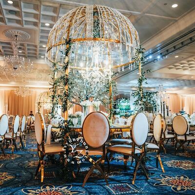 İyi fiyat Modern Lüks Kristal Kubbe Yemek Masası Paslanmaz Çelik Çerçeve Metal Oteller Düğünler Açık Restoranlar Ziyafetler çevrimiçi