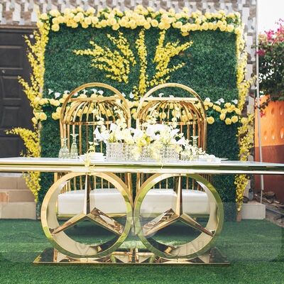 İyi fiyat Modern Stil Paslanmaz Çelik Çerçeve Düğün Yemek Masası Yeni Açık Açık Otel Mobilyaları Partiler ve Etkinlikler İçin Cam ve MDF ile çevrimiçi