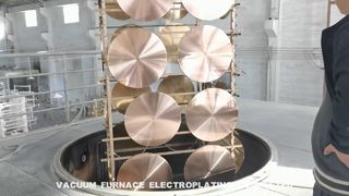 Altın mobilya ürünlerinin vakumlu altın kaplama işlemi